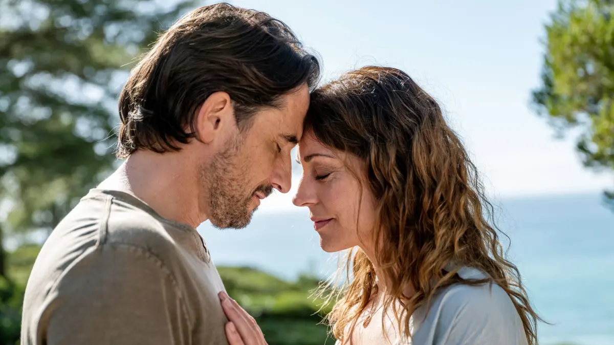 Martin (Oliver Mommsen) und Livia (Ulrike C. Tscharre) kommen sich im Urlaub näher.