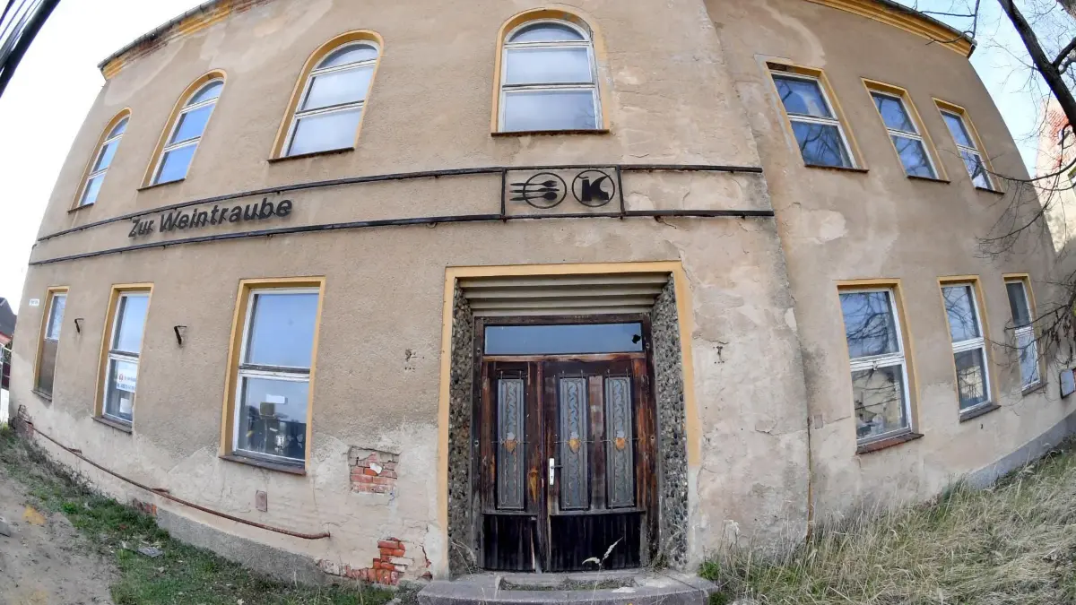 Gasthaus Weintraube in Elsterwerda Krausch?tz vor der Versteigerung : Gasthaus Weintraube in Elsterwerda Krausch?tz vor der Versteigerung
-