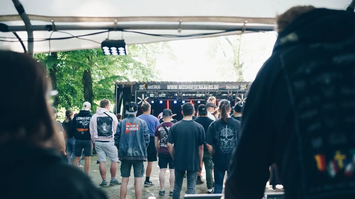 Sämtlichen Einnahmen der Benefizkonzerte "Mosh gegen Krebs" in Sedlitz gehen an die Kinderkrebshilfe.