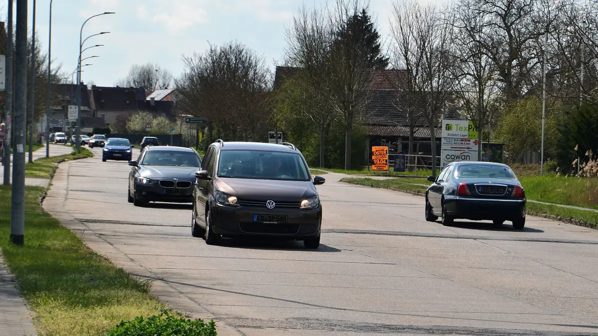 Die Karl-Marx-Straße in Guben wird in mehreren Abschnitten saniert. Die Vorbereitungen haben begonnen.