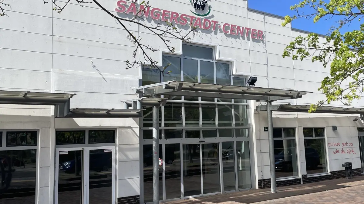 Das Sängerstadt-Center ist geprägt von viel Leerstand und nun auch von zweifelhafter Müllentsorgung von Unbekannten.