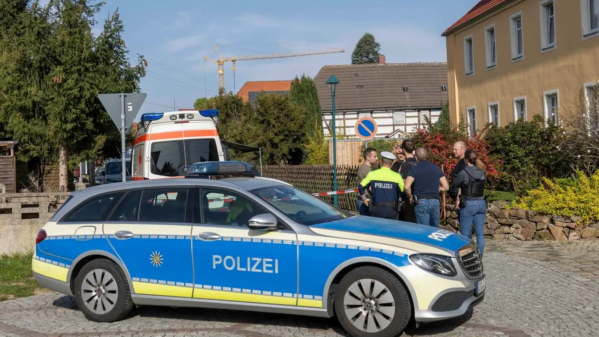 Raid in Saxony: Teenager allegedly made poison in his parents' house