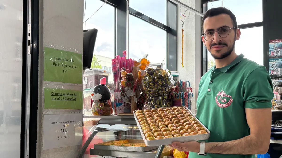Im Taiba in der Karl-Liebknecht-Straße 10 in Cottbus sind seit 2015 orientalische Spezialitäten im Angebot. Die Baklava ist beliebt, sagt Inhaber Karim Alkhatib.