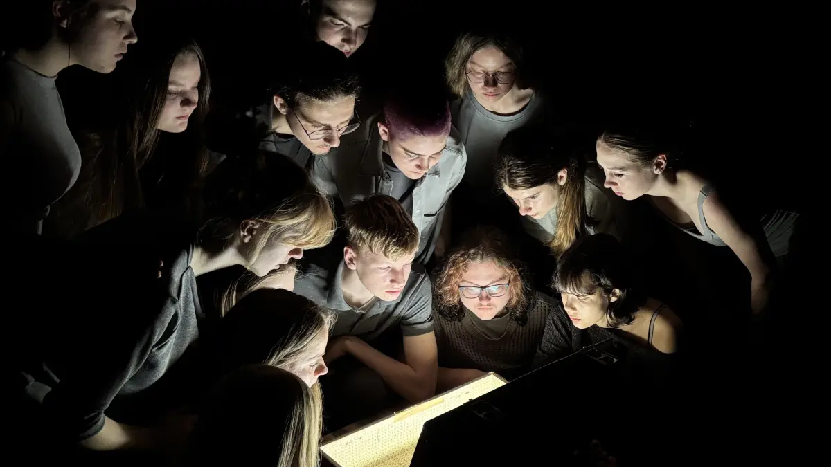 Wir sind alle Anne: Mitglieder des Jugendclubs im Piccolo Theater beschäftigen sich mit Anne Frank.