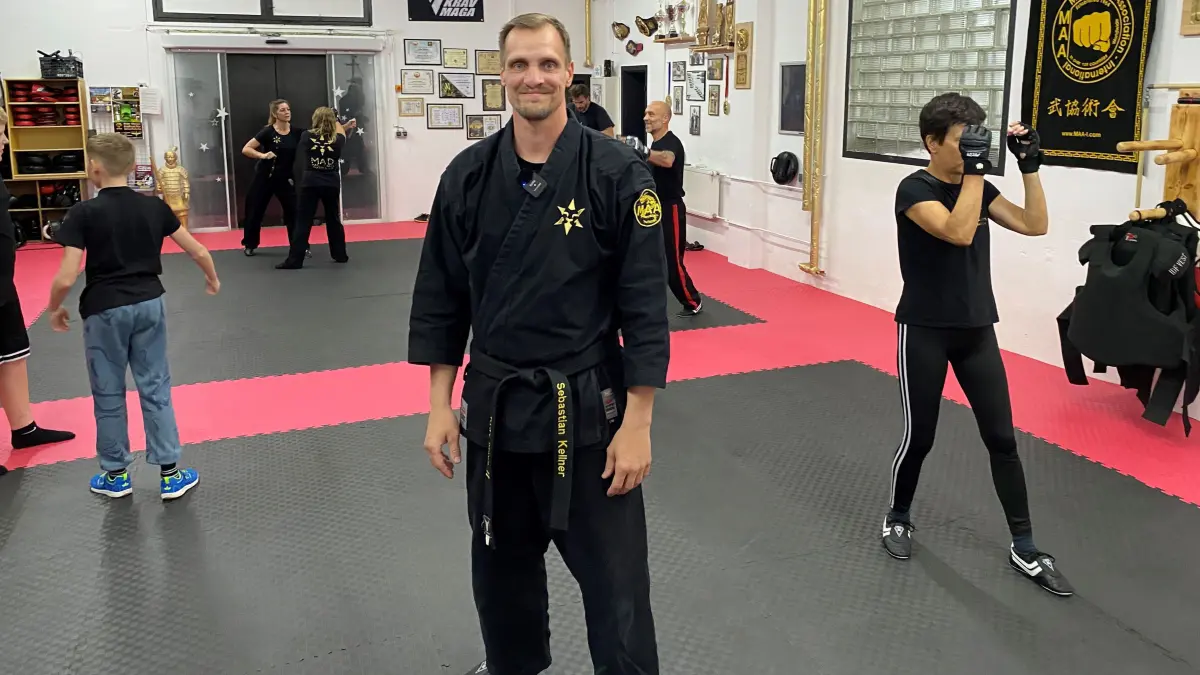 Sebastian Kellner unterrichtet Krav Maga und andere Kampfkünste in seinem Dojo in Weißwasser.