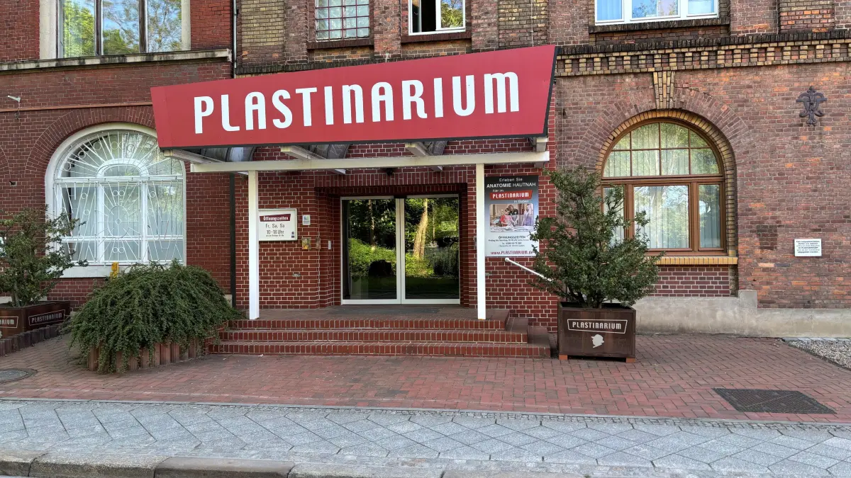 Mit speziellen Führungen will das Plastinarium in Guben in diesem Jahr viele Gäste anlocken.
