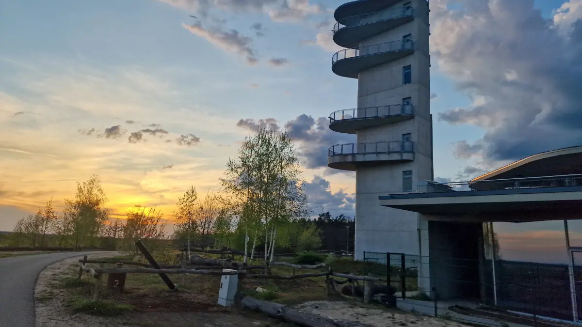 Der Turm am Schweren Berg bietet wunderschöne Ausblicke in die Landschaft.
