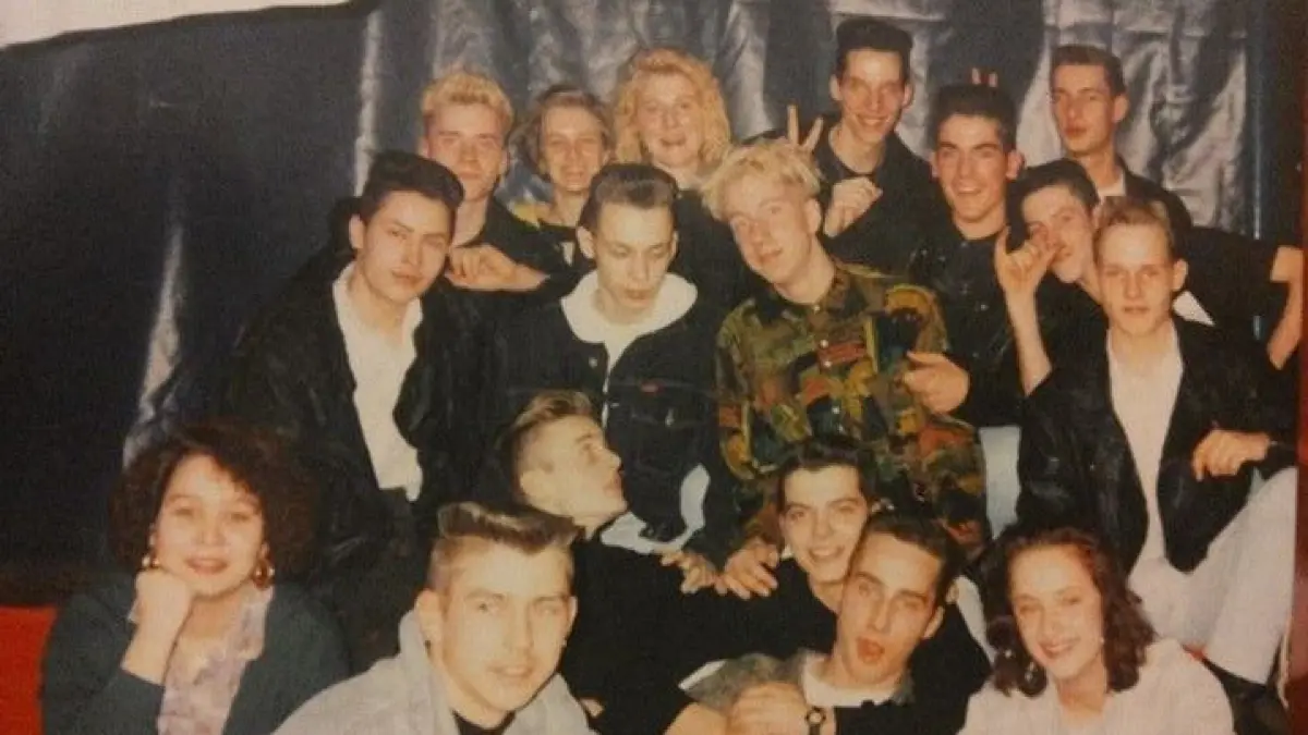 Clubszene der frühen 1990er Jahren im Discozelt auf der damaligen Pressefestwiese in Cottbus.