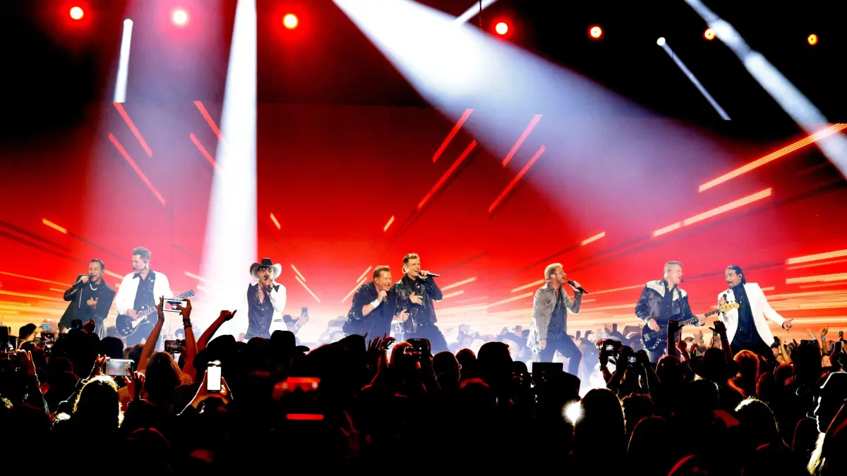 60th Academy of Country Music Awards - Show: FRISCO, TEXAS - MAY 08: EDITORIAL USE ONLY. (L-R) Howie Dorough of Backstreet Boys, JoeDon Rooney of Rascal Flatts, AJ McLean of Backstreet Boys, Gary LeVox of Rascal Flatts, Nick Carter and Brian Littrell of Backstreet Boys, Jay DeMarcus of Rascal Flatts, and Kevin Richardson of Backstreet Boys perform onstage during the 60th Academy of Country Music Awards at The Ford Center at The Star on May 08, 2025 in Frisco, Texas. Jason Kempin/Getty Images/AFP (Photo by Jason Kempin / GETTY IMAGES NORTH AMERICA / Getty Images via AFP)