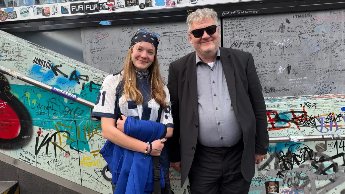 Marie und Onkel David aud dem Erzgebirge. Sie hat die Tickets für das Billie Eilish Konzert zur Konfirmation geschenkt bekommen.