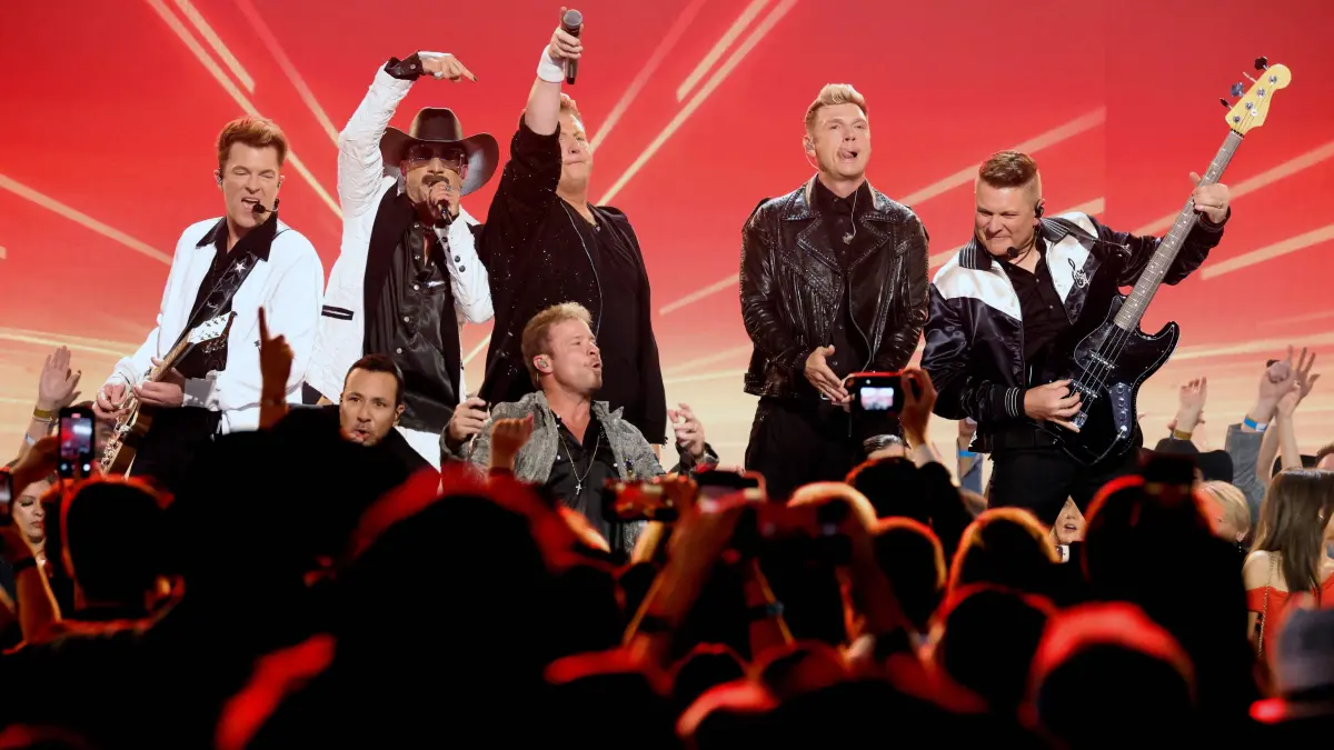 60th Academy of Country Music Awards - Show: FRISCO, TEXAS - MAY 08: EDITORIAL USE ONLY. (L-R) JoeDon Rooney of Rascal Flatts, Howie Dorough of Backstreet Boys, AJ McLean of Backstreet Boys, Brian Littrell of Backstreet Boys, Gary LeVox of Rascal Flatts, Nick Carter of Backstreet Boys, and Jay DeMarcus of Rascal Flatts perform onstage during the 60th Academy of Country Music Awards at The Ford Center at The Star on May 08, 2025 in Frisco, Texas. Jason Kempin/Getty Images/AFP (Photo by Jason Kempin / GETTY IMAGES NORTH AMERICA / Getty Images via AFP)