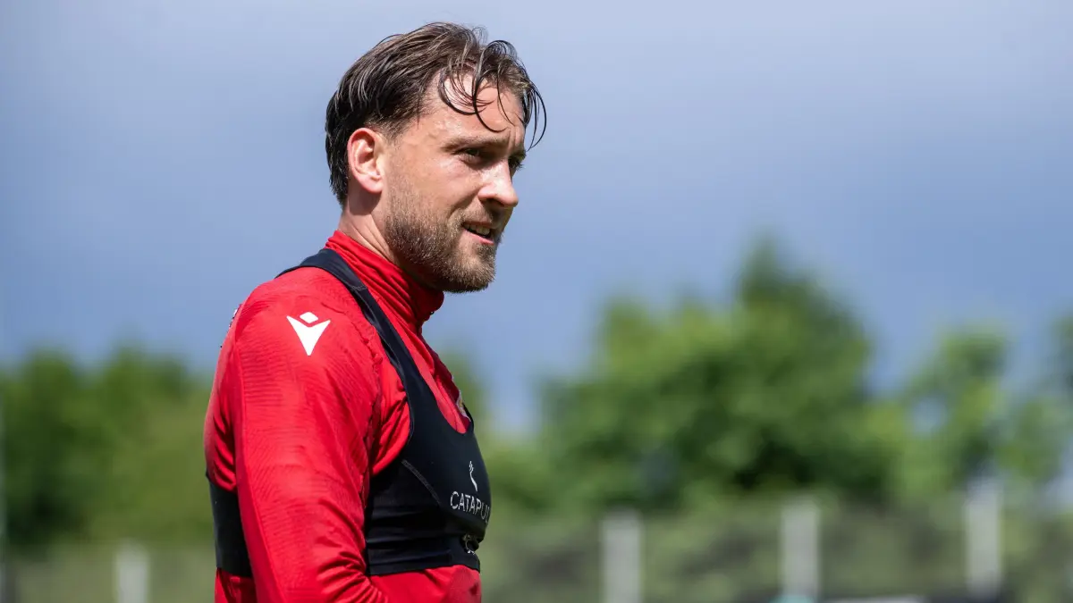 3. Liga Energie Cottbus Training 2024/25: Fußball, Herren, Saison 2024/2025, 3. Liga, FC Energie Cottbus, Training, Dennis Slamar (Energie Cottbus), 16.05. 2025, Foto: Matthias Koch