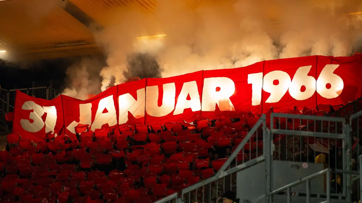 Pyrotechnik der Cottbus Fans
TSV Alemannia Aachen vs. FC Energie Cottbus, Fussball, 3. Liga, 22. Spieltag, Saison 2024/2025, 31.01.2025
Foto: Eibner-Pressefoto/Justin Derondeau
DFB REGULATIONS PROHIBIT ANY USE OF PHOTOGRAPHS AS IMAGE SEQUENCES AND/OR QUASI-VIDEO