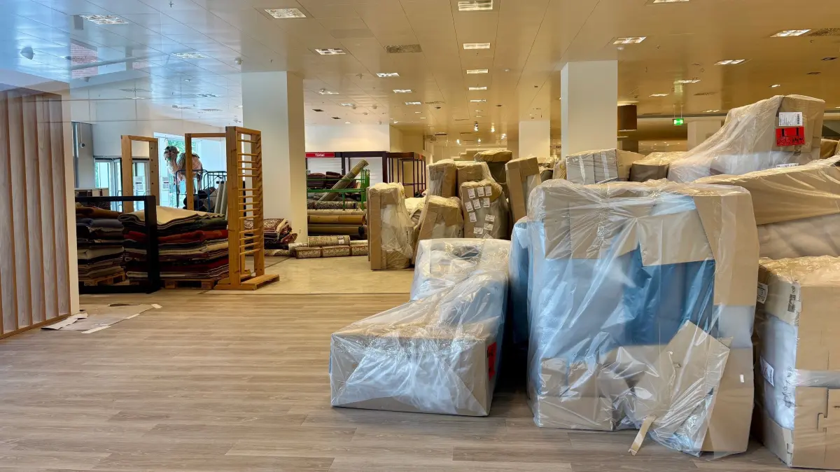 Die ersten Möbel werden bereits ins Stadtforum K (ehemals Galeria-Kaufhaus) in Cottbus eingeräumt. Neuer Mieter der stadteigenen Immobilie ist Hoffmann-Möbel.
