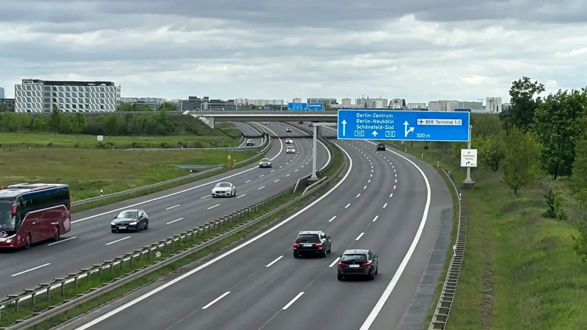 Autobahn A113 am BER in Schönefeld