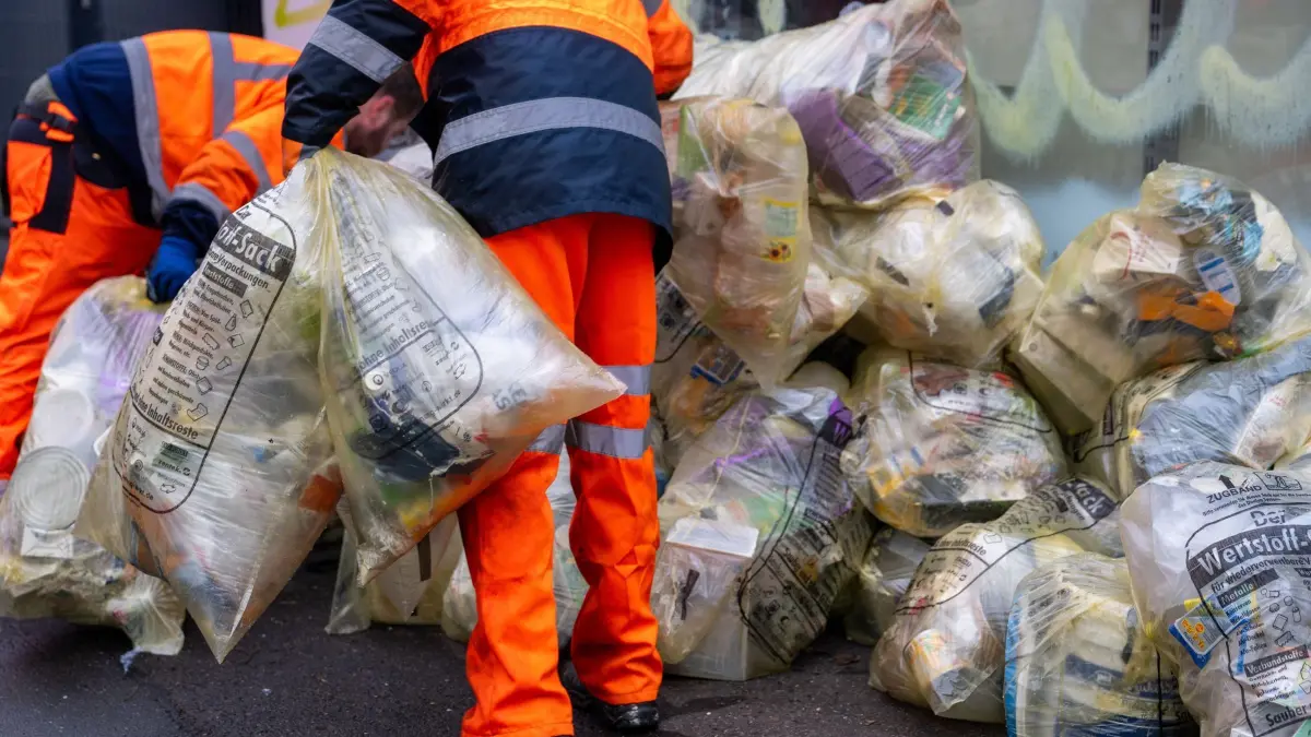 Gelbe Säcke werden eingesammelt