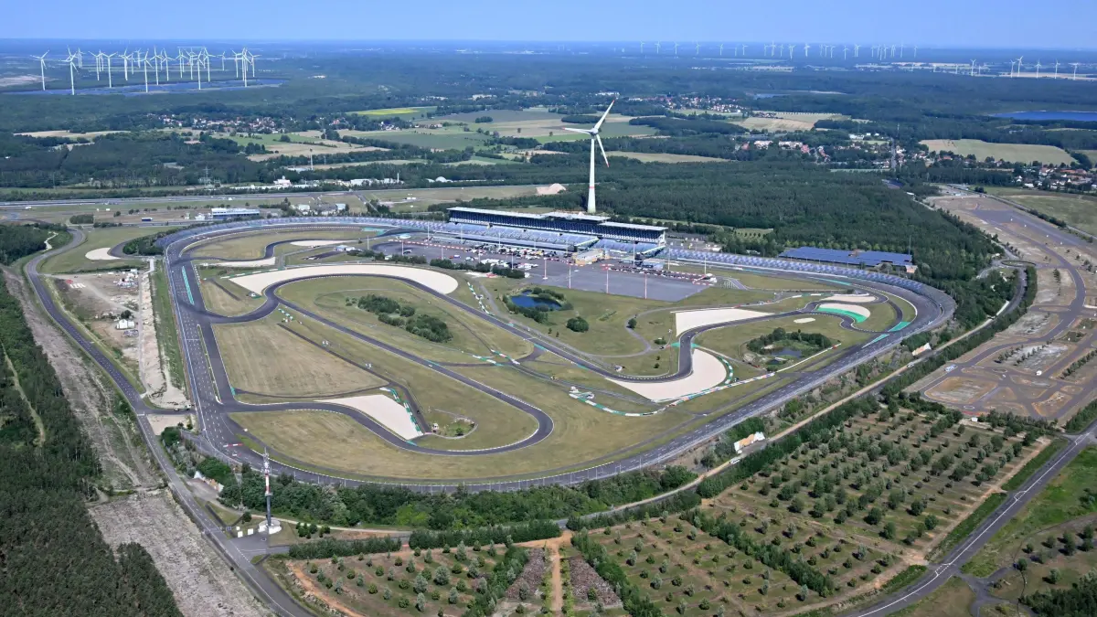 Luft Lausitzer Seenland: Luftaufnahme vom 14. Juni 2025
Lausitzer Seenland
DEKRA Lausitzring
Lausitzallee 1
01998 Schipkau