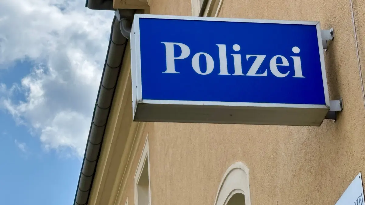 Im Polizeirevier Hoyerswerda an der Salomon-Gottlob-Frentzel-Straße werden künftig vier statt wie bisher drei Bürgerpolizisten im Einsatz sein.