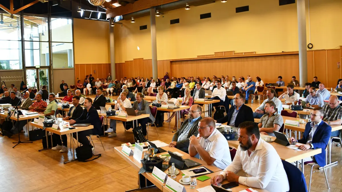 Blick in den Kreistag. Selten sind die Besucherplätze so gut besetzt.