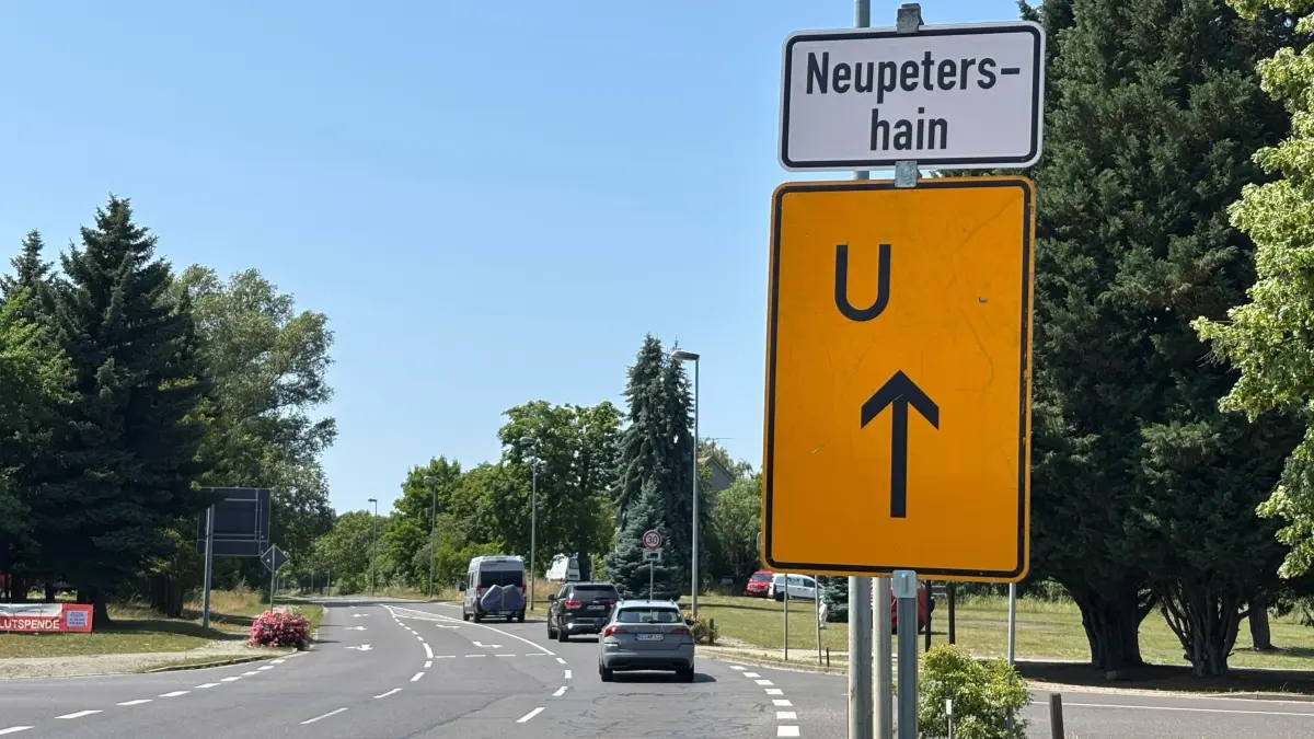 Die offizielle Umfahrung für die Baustelle auf der L522 in Neupetershain ist ewig lang. Es geht aber auch wesentlich kürzer.