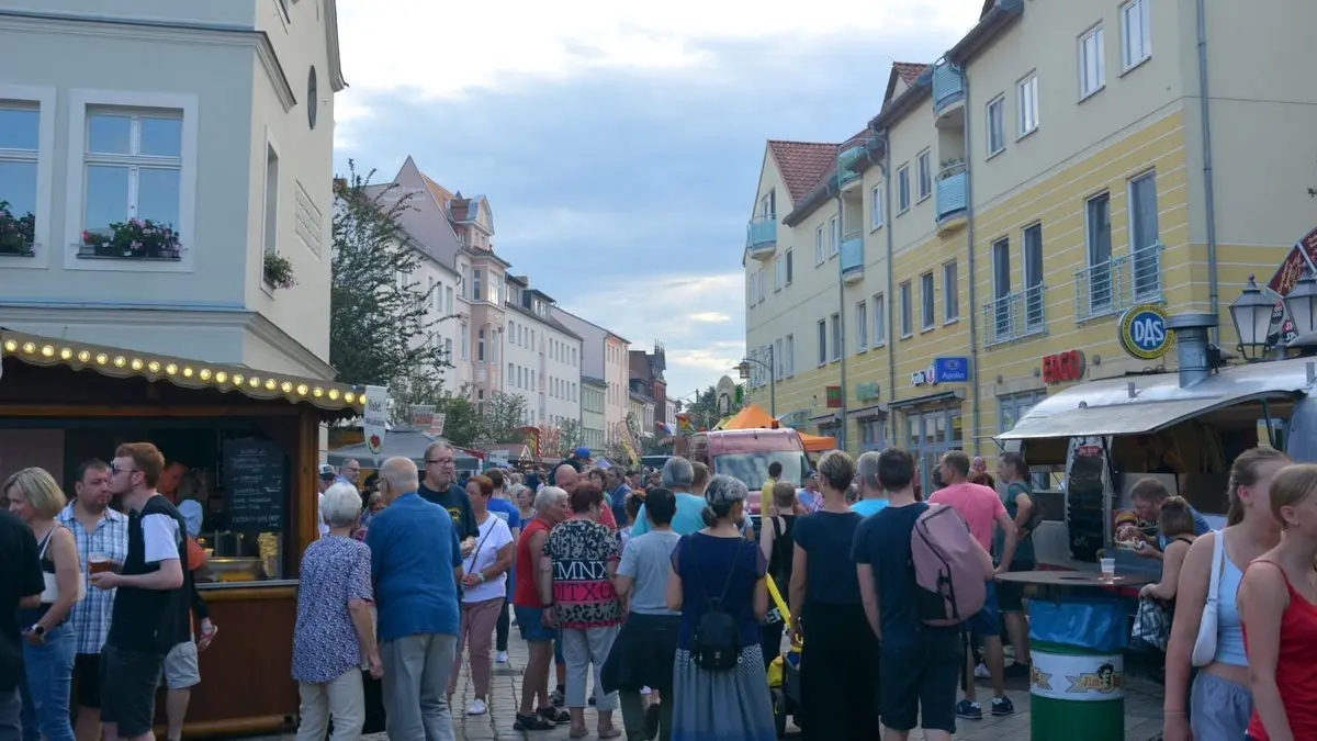 Blick in die Lange Straße in Spremberg: Voll wird es jedes Jahr in der Innenstadt, wenn das traditionelle Heimatfest gefeiert wird. Die Sicherheit der Besucher ist ein großes Thema.