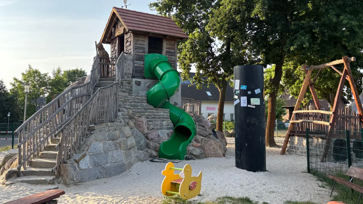 Direkt am Radweg liegt der Spielplatz in Werben. Hier gibt es ordentlich was zu entdecken.