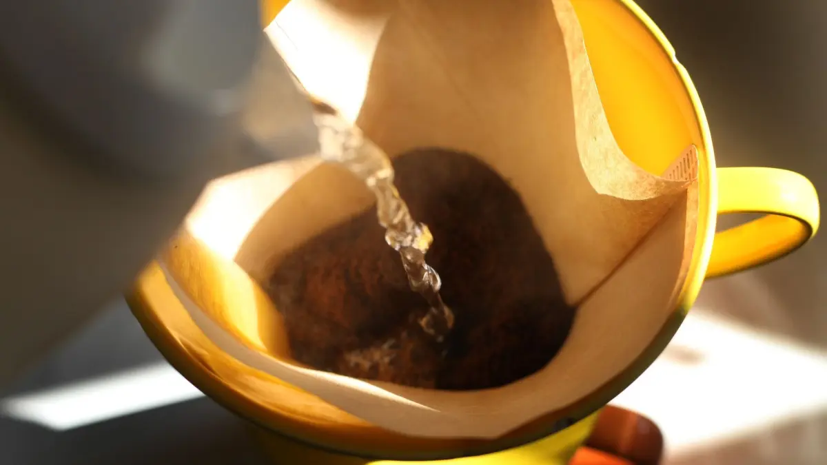 Filterkaffee wird aufgegossen