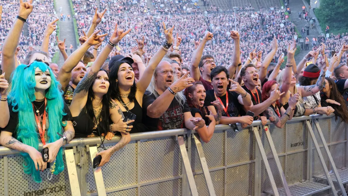 Die Maggots geben bis zur letzten Minute alles: Ob im Pit vor der Bühne oder stehend auf den Rängen. Die Waldbühne bebt.
