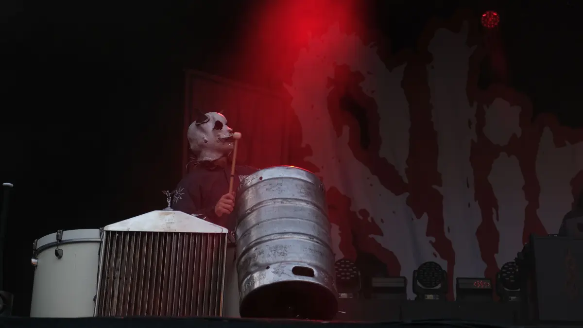Michael Pfaff ist nicht nur der Percussionist von Slipknot, sondern singt auch.