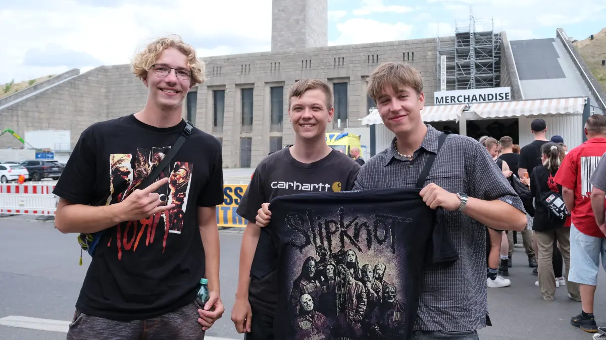 Niclas, Thore und Elias (v.l.) sehen Slipknot zum ersten Mal live. Vor allem Niclas ist schon lange Fan, er hofft vor allem auf Songs der ersten beiden Alben.