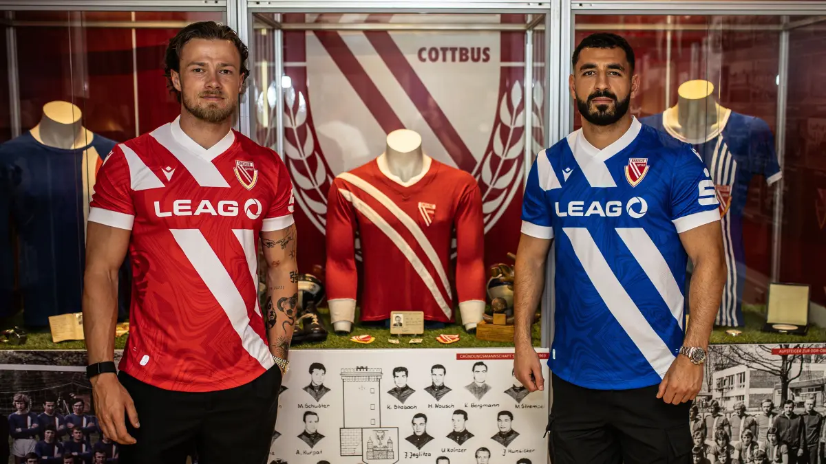 Die beiden Trikots sollen an die erste Saison von Energie Cottbus im Jahr 1966 erinnern.