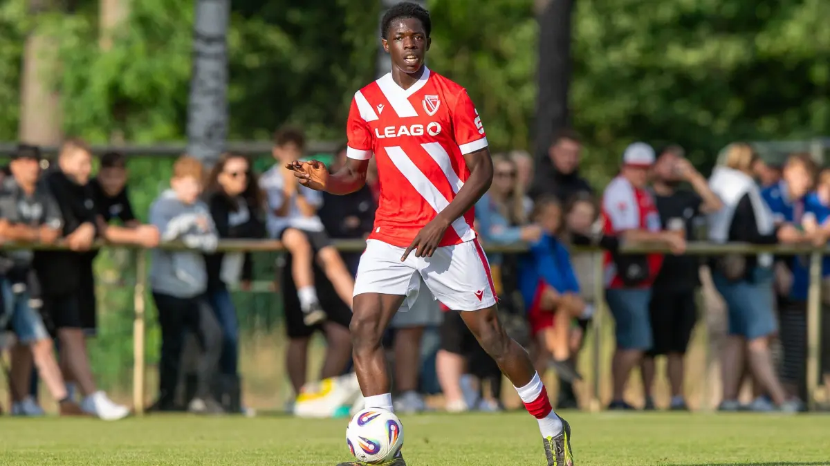 Testspiel Wacker Schönwalde - Energie Cottbus 2025/26: Fussball, Herren, Saison 2025/26, Testspiel, SV Wacker 21 Schönwalde - FC Energie Cottbus, Joel Kwarteng Awuah (Energie Cottbus), 27.06. 2025, Foto: Sebastian Räppold / Matthias Koch