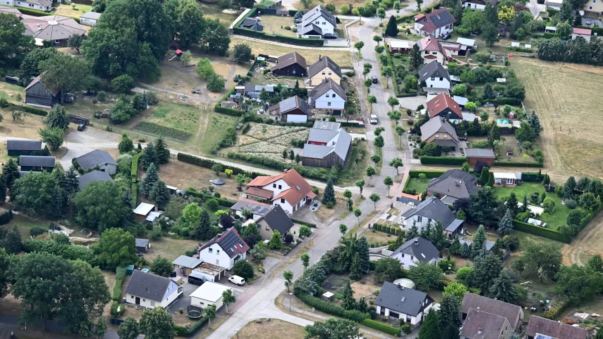 Luft Seenland Klein Partwitz : Luftaufnahme vom 29.06.2025
Lausitzer Seenland, Blunoer Südsee, Badestrand Partwitz, Klein Partwitz