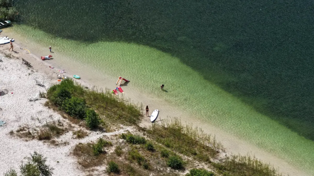 Luft Grossee Camping Juli 2025: Luftaufnahme vom 19. Juli 2025
Blick auf den Großsee bei Tauer,
Waldcamping Am Großsee, Badestrand