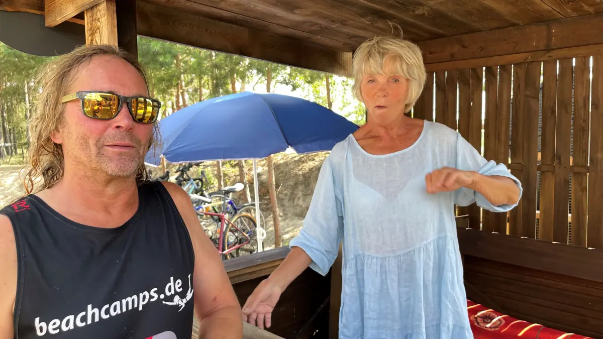 Bernsteinsee in Ruhlsdorf/Marienwerderfür Sommerserie MOZ, Betreiber Jörg Bohn (59) hat das Strandbad Bernsteinsee in Ruhlsdorf und das Strandbad Kiessee in Schildow gepachtet. Seine Mutter Gisela Bohn hilft an der Kasse aus