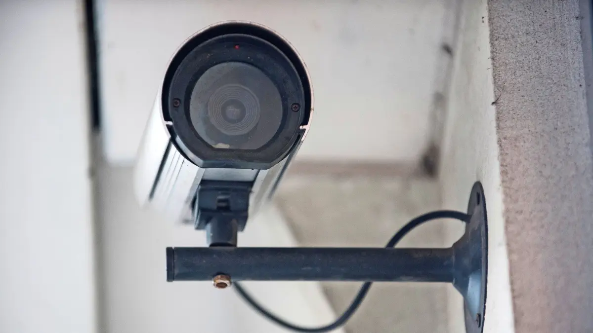 ARCHIV - Überwachung rund ums eigene Haus? Das geht, aber nur in engen Grenzen. (zu dpa: «Videoüberwachung am Haus: Was erlaubt ist - und was nicht») Foto: Robert Günther/dpa-tmn - Honorarfrei nur für Bezieher des dpa-Themendienstes +++ dpa-Themendienst +++
