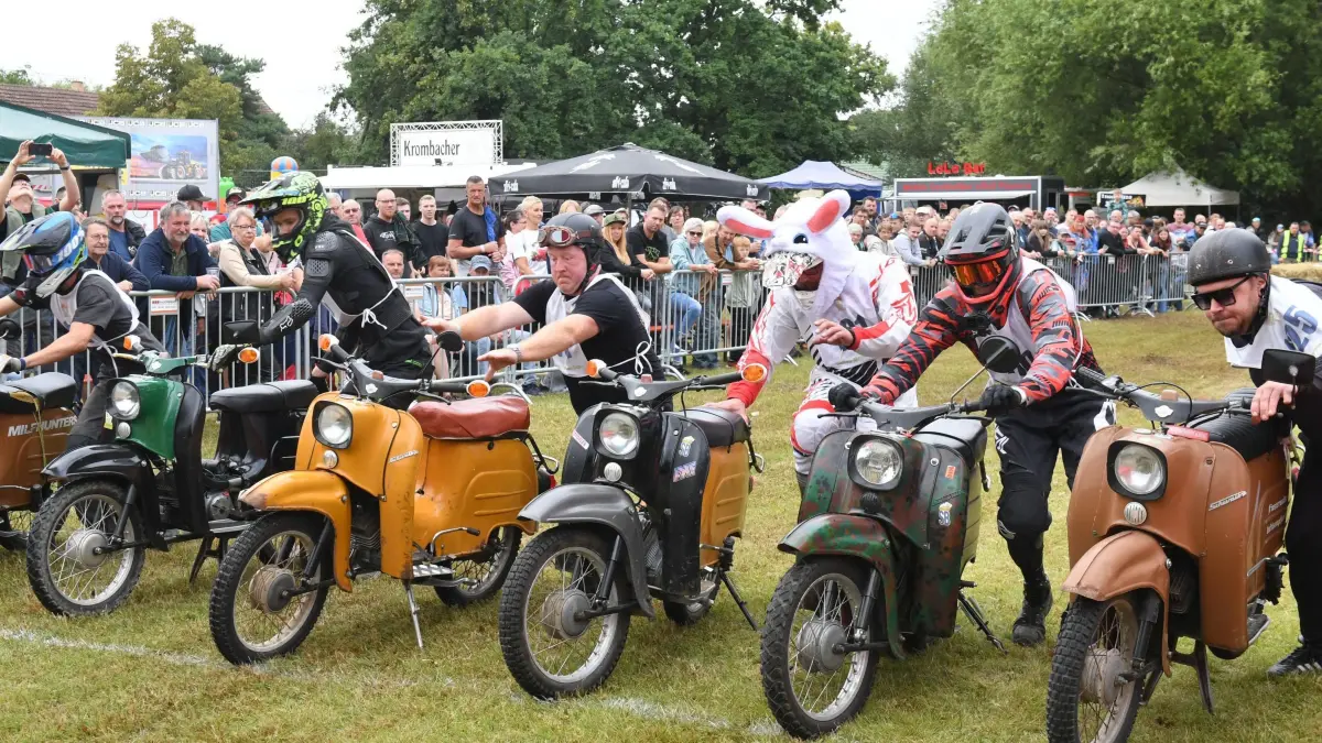 Atemberaubendes Spektakel in Lugau – 130 Rennfahrer gehen mit ihren Boliden bei der Rallye Monte Lugau an den Start: Atemberaubendes Spektakel in Lugau – 130 Rennfahrer gehen mit ihren Boliden bei der Rallye Monte Lugau an den Start
- Start im Motodrom im Kessel zu Lugau