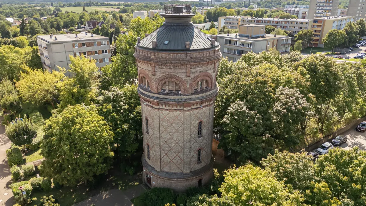Die Sternwarte im alten Wasserturm in Neuberesinchen aus der Vogelperspektive