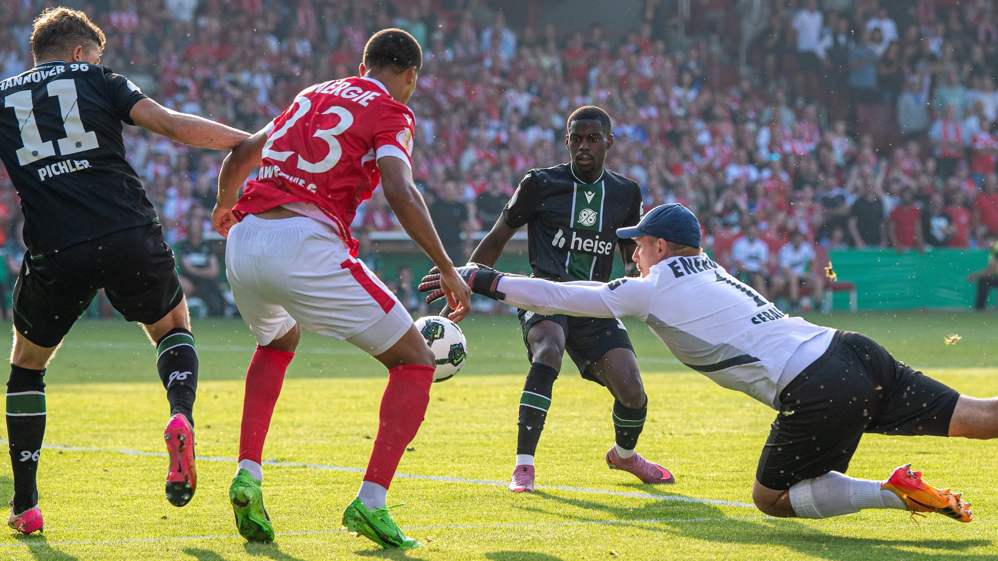 Sebastian Sebal Pokalkracher für Energie Cottbus: Wollitz trifft im DFB-Pokal auf RB ...