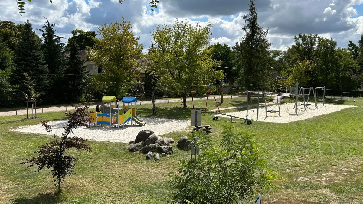 Ein Geheimtipp: der Spielplatz in Schacksdorf bei Finsterwalde hat für Kinder verschiedenen Alters einiges zu bieten.