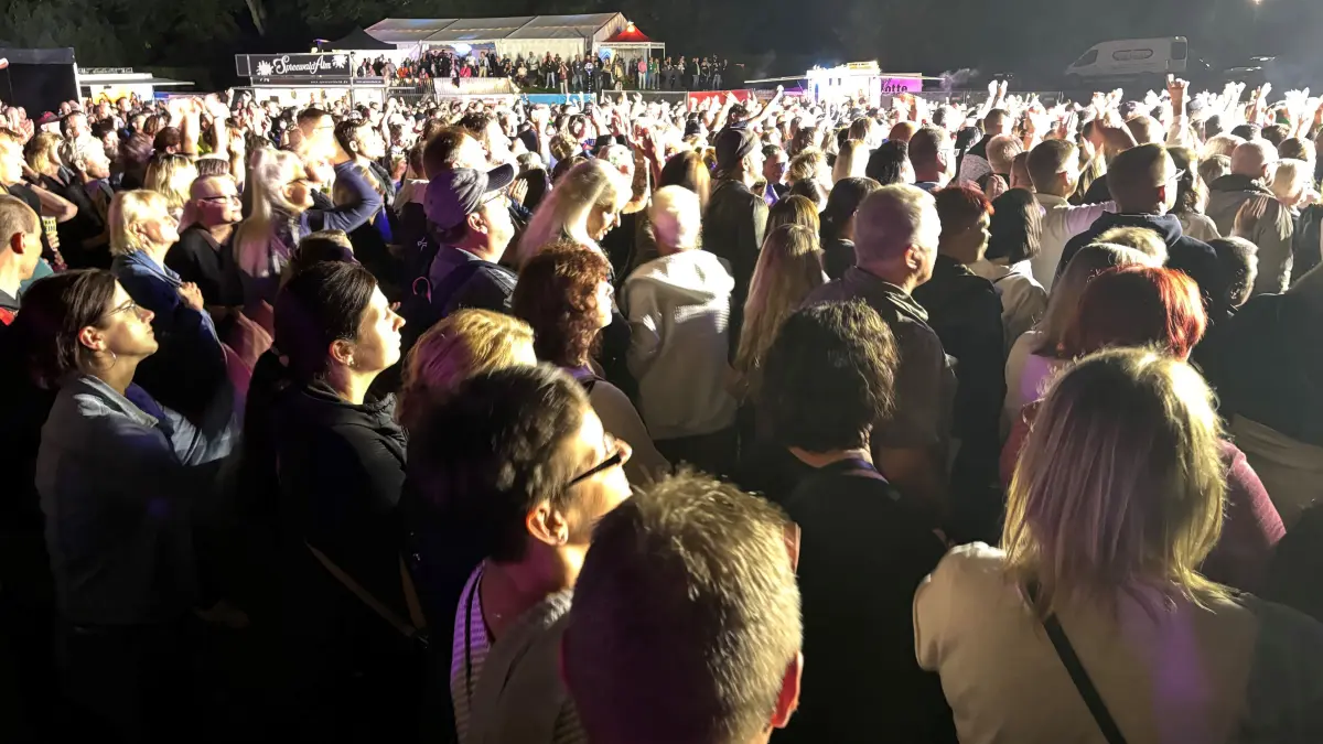 Mehr als 2000 Fans jubelten beim Rosengarten-Konzert von Matthias Reim.