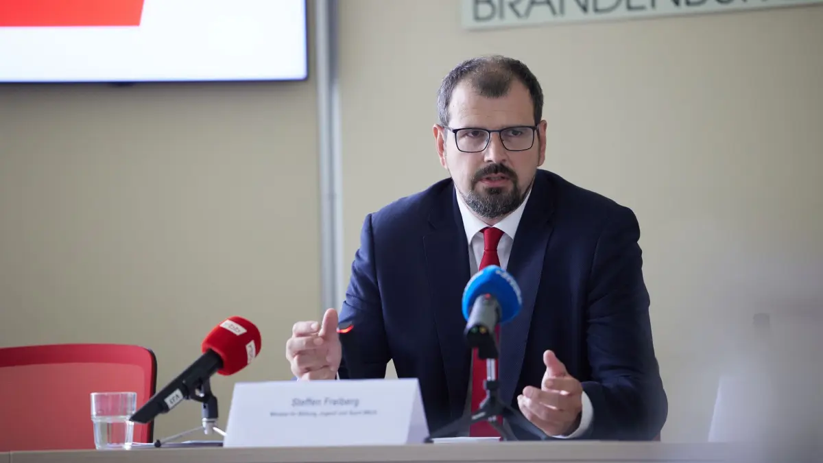 Bildungsminister Freiberg zum Schuljahresauftakt