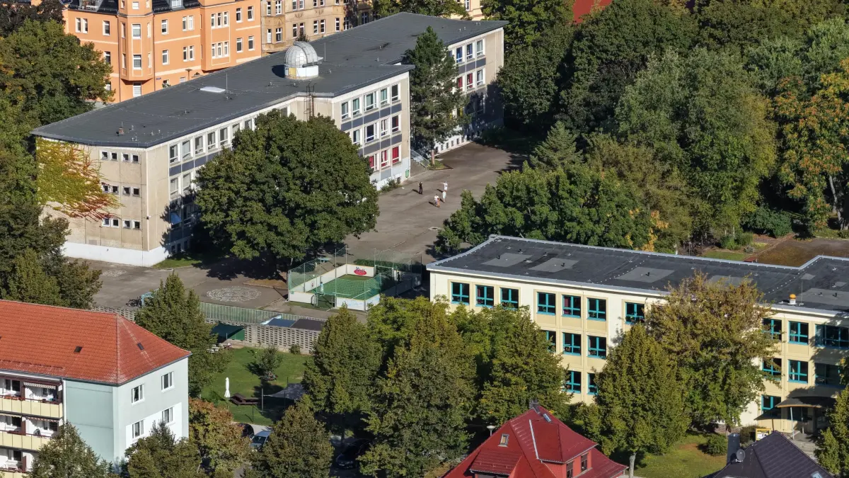 Luft Spremb Vorstadt Sept 2025: Luftaufnahme vom 4. September 2025
Blick auf die Spremberger Vorstadt
Gartenstrasse, Hort Kita Freundschaft, Joliot-Curie-Strasse, Schule des Zweiten Bildungsweges