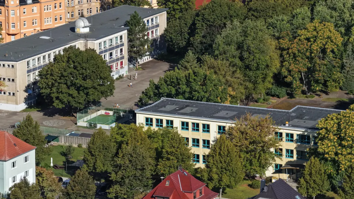 Luft Spremb Vorstadt Sept 2025: Luftaufnahme vom 4. September 2025
Blick auf die Spremberger Vorstadt
Gartenstrasse, Hort Kita Freundschaft, Joliot-Curie-Strasse, Schule des Zweiten Bildungsweges