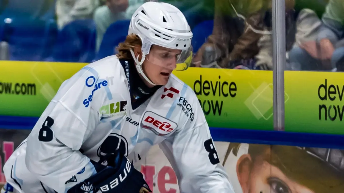 GER, Ravensburg Towerstars vs Blue Devils Weiden, Eishockey, DEL2, Spieltag 2, Saison 2025/26, 21.09.2025: Neal Samanski (8, Blue Devils Weiden)
GER, Ravensburg Towerstars vs Blue Devils Weiden, Eishockey, DEL2, Spieltag 2, Saison 2025/26, 21.09.2025,
Foto: Eibner-Pressefoto/Florian Wolf