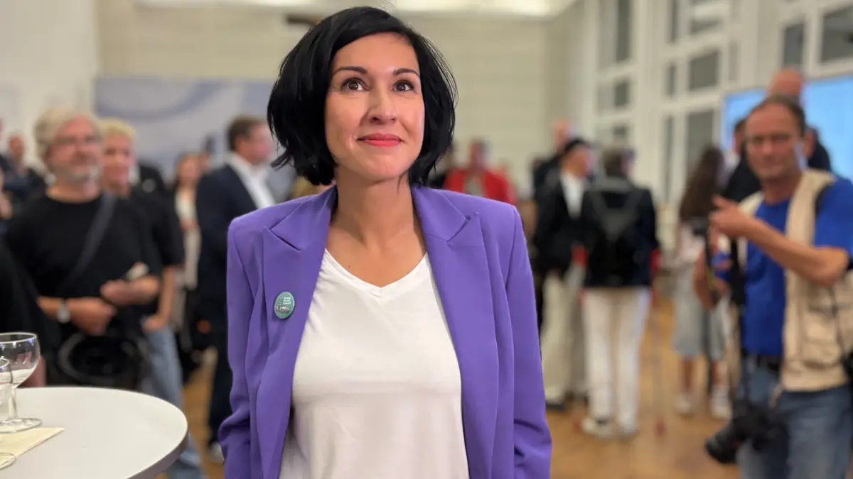 Noosha Aubel, Siegerin im ersten Wahlgang um den OB-Posten, am Sonntagabend (21. September), auf der zentralen Wahlfeier im Potsdam Museum