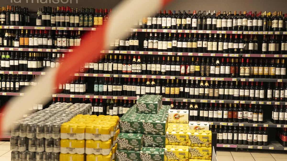 Der Alkoholverkauf in Neukaledonien ist aufgrund der aktuellen Unruhen verboten: Alcohol sales are prohibited in New Caledonia for a period of ten days following a prefectural decree issued on September 15, 2025, ahead of the September 24 anniversary marking the French territory’s attachment to France.//JOBNICOLAS_1.0100/Credit:Nicolas Job/SIPA/2509221515