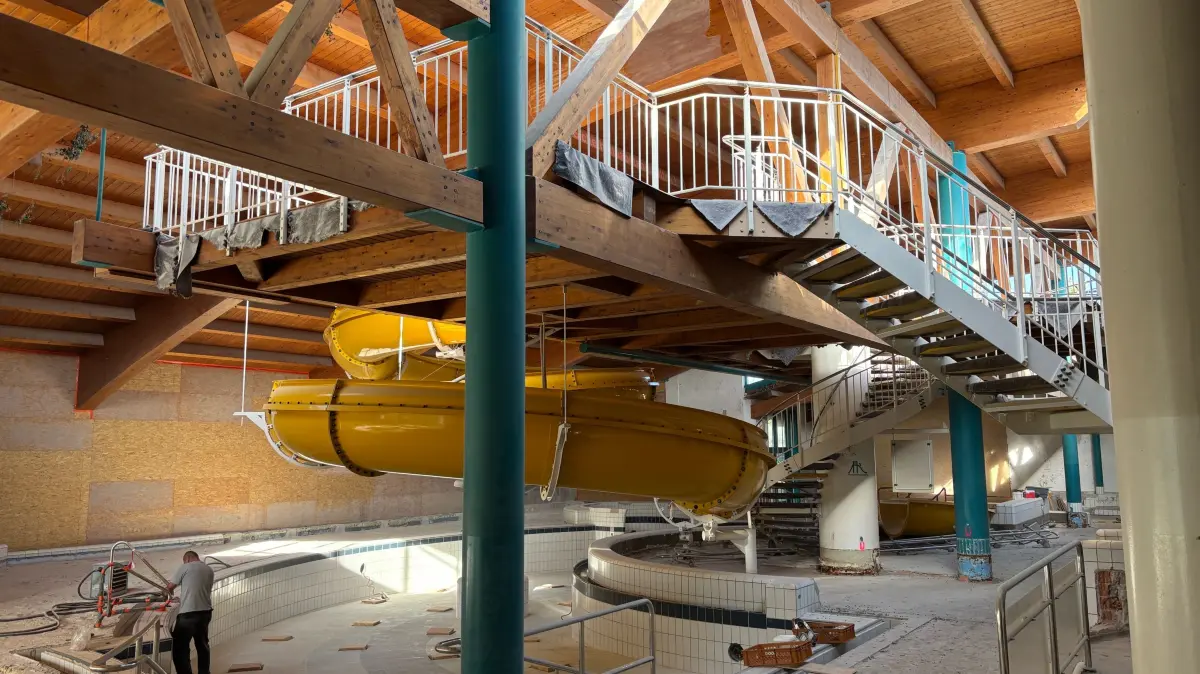Auch der Erlebnisbereich in der Schwimmhalle soll komplett erneuert werden. Ob die Einrichtung dann noch Erlebnisbad heißt oder einen anderen Namen erhält, ist bislang offen.