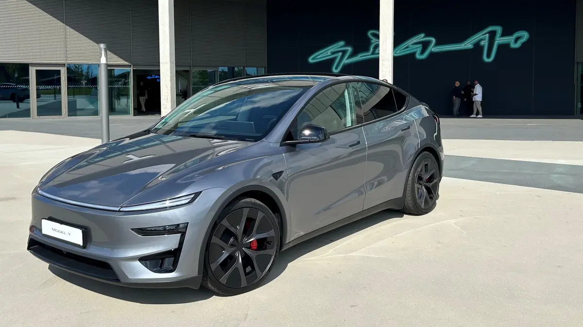 Für den europäischen Markt: Tesla startet in Grünheide die Produktion einer neuen Variante seines Model Y. Es ist ein Sport-Modell.