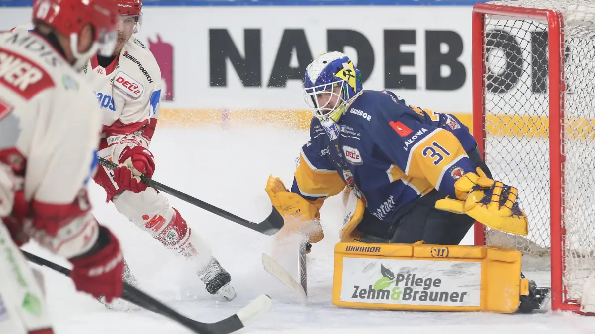Lausitzer Fuechse vs. EV Landshut: 26.09.2025, Weisswasser, Lausitzer Fuechse vs. EV Landshut
Anthony Morrone (31, Lausitzer Fuechse)